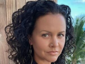 Cummins-WordPress-Author-Template-aspect-ratio-4-3