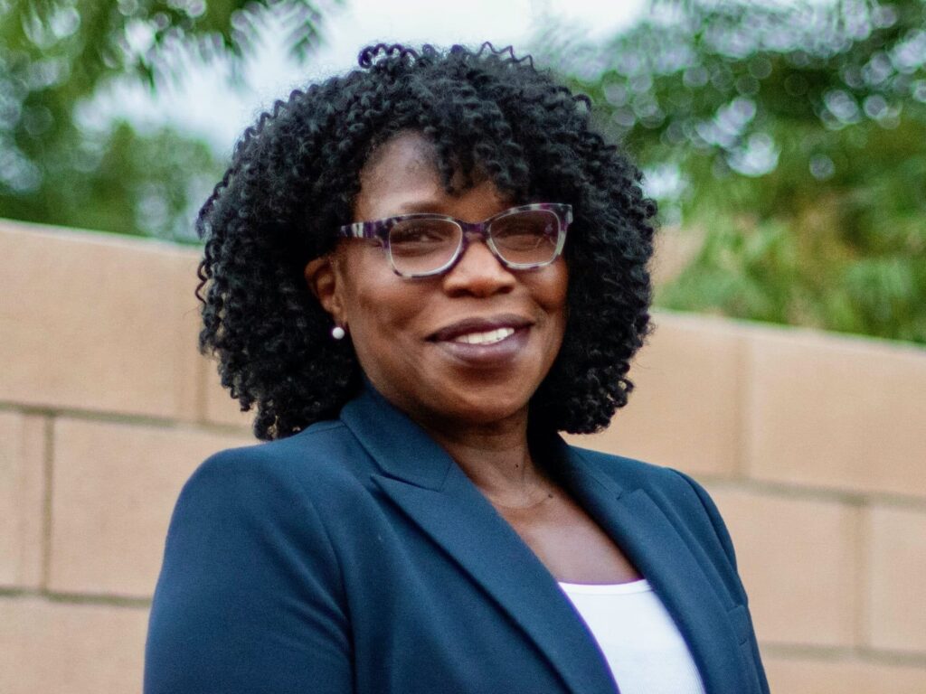 VictoriaChristopherMurray-aspect-ratio-4-3